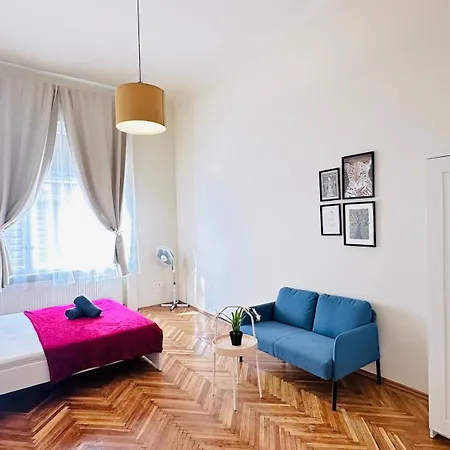In Hogyes * Budapest